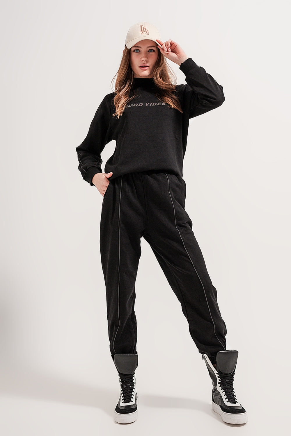 Joggers with drawstring waist and front seam in black Q2 Pants BoutiqueLua