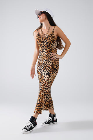Vestido midi com estampa de leopardo