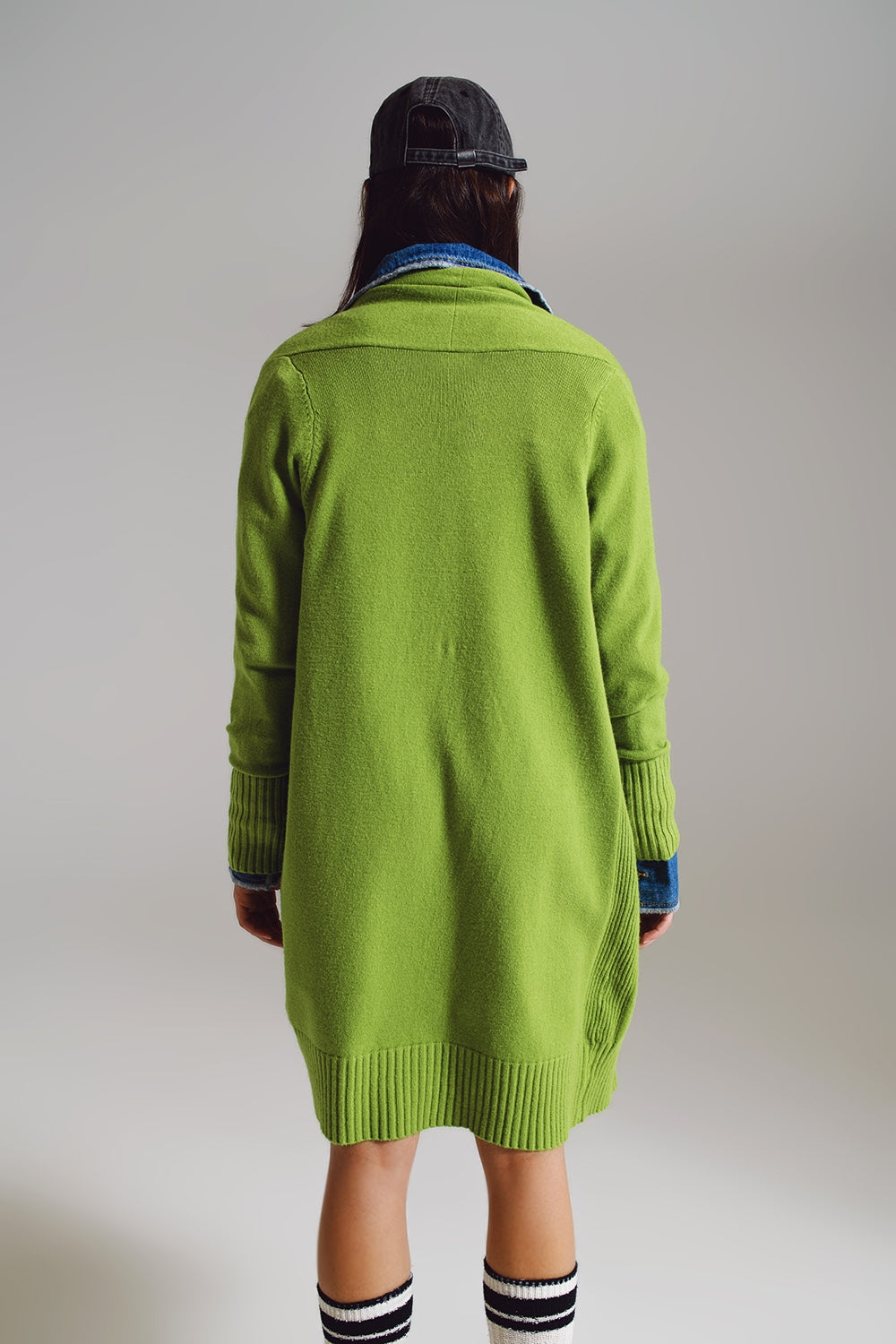 Long green cardigan with folded pockets Q2 Sweaters BoutiqueLua