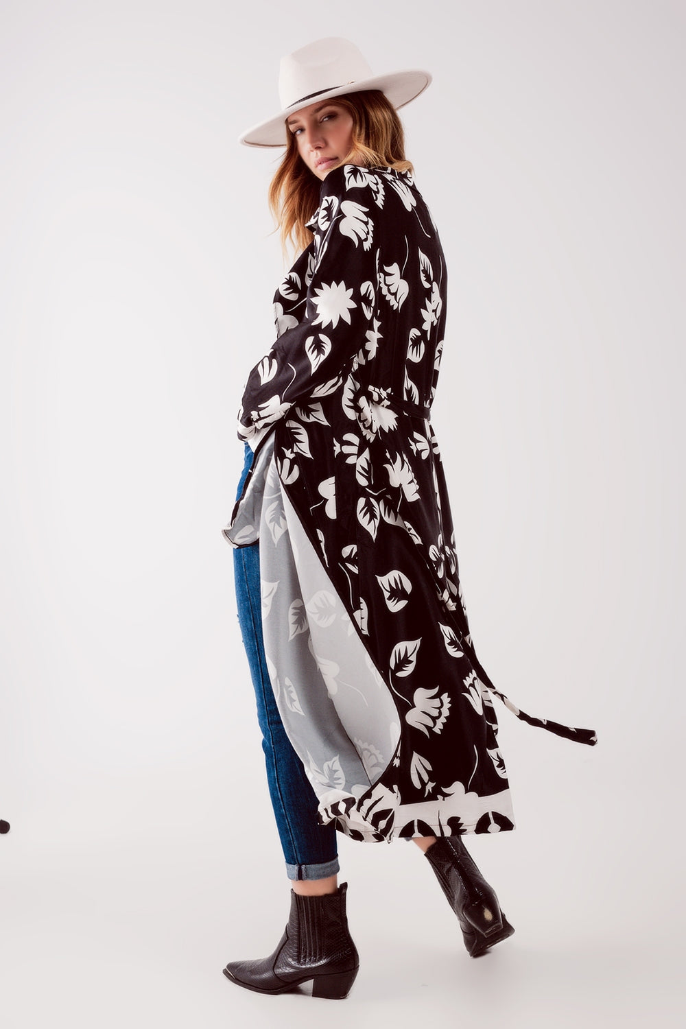 Longline printed blazer in black - Blazers