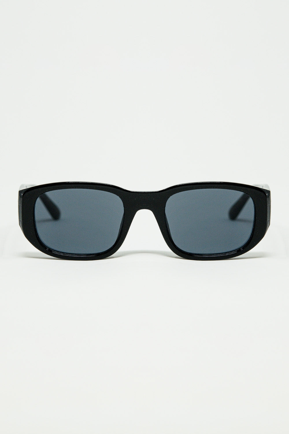 Oval Sunglasses with High Gloss Transparent Frames in black - Sunglasses