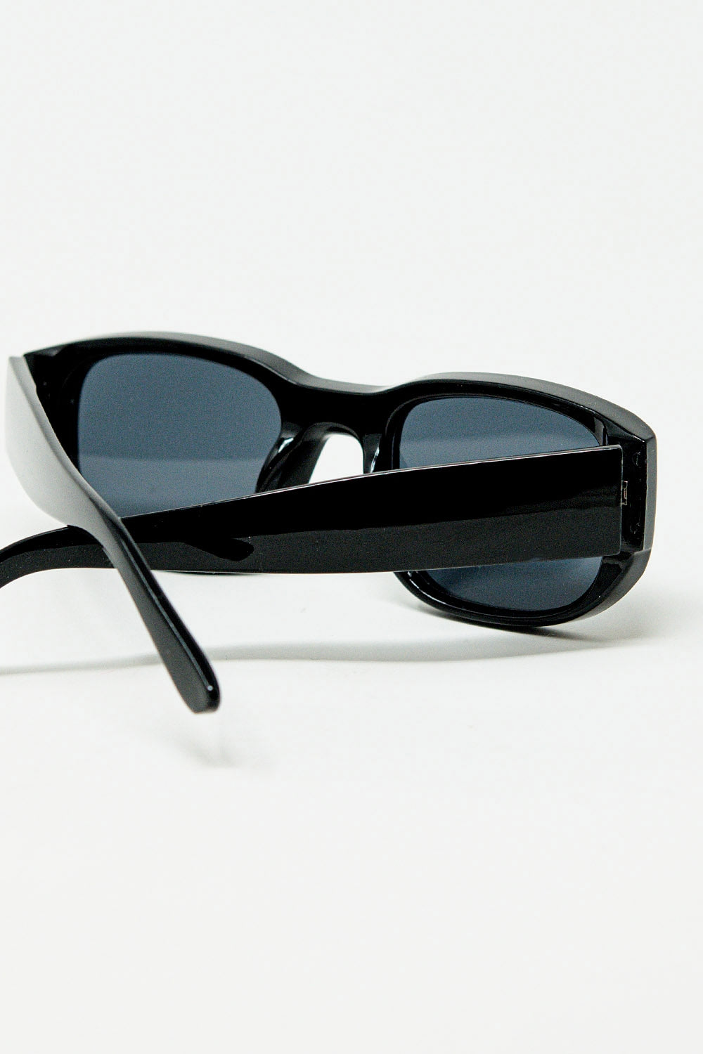 Oval Sunglasses with High Gloss Transparent Frames in black - Sunglasses