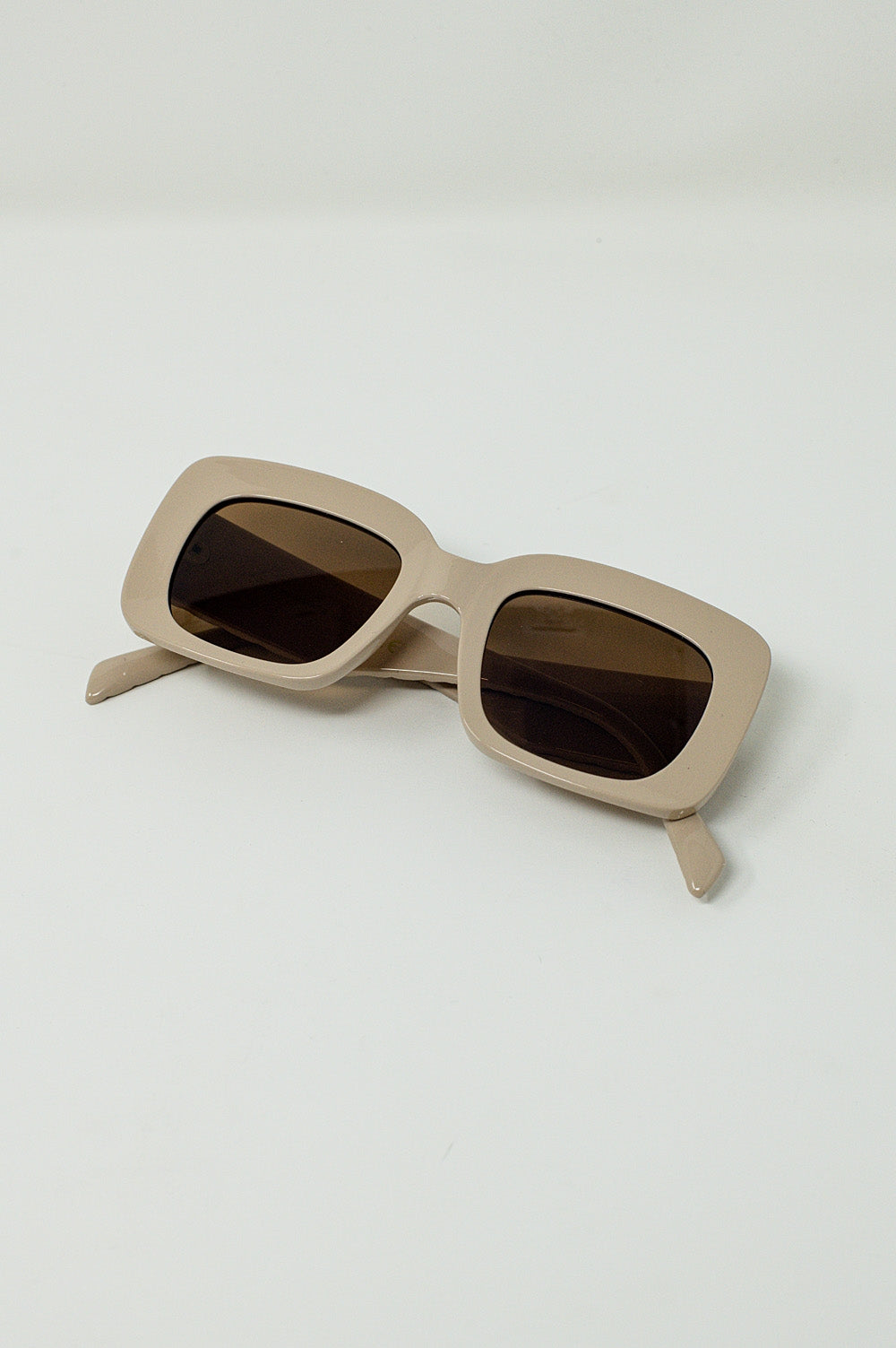 Oval Sunglasses With Smoke Lens In Beige - Sunglasses