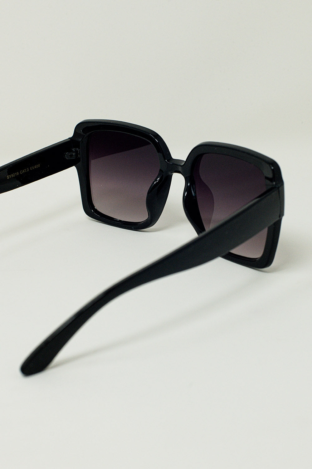 Oversized Cat Eye Sunglasess in Black - Sunglasses