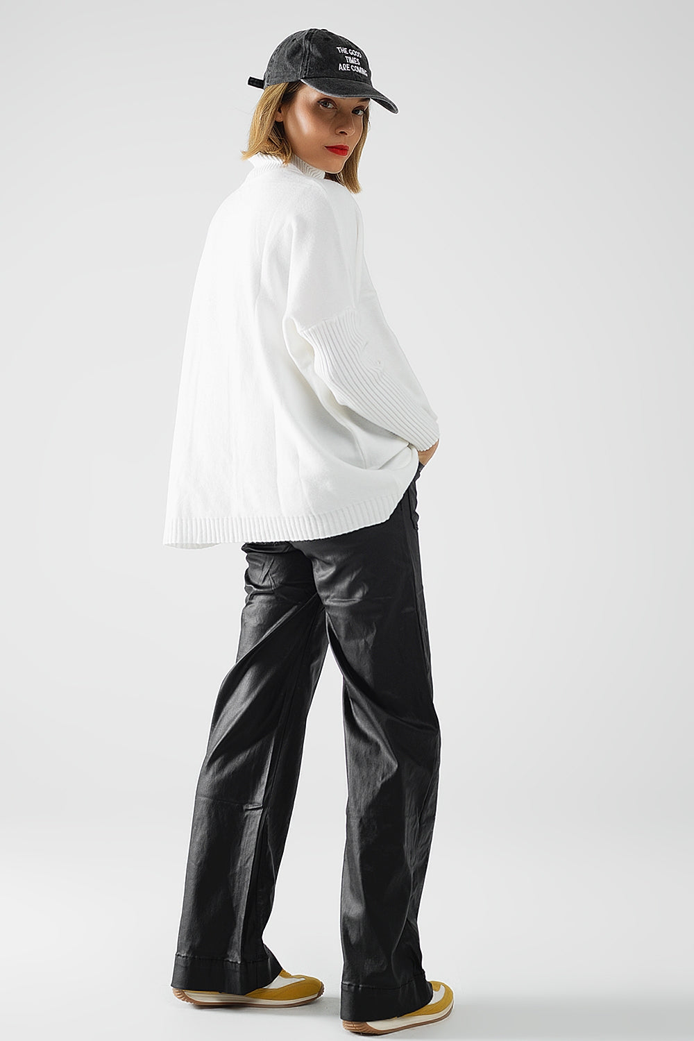 oversized soft knitted white sweater with ribbed sleeves Q2 Sweaters BoutiqueLua