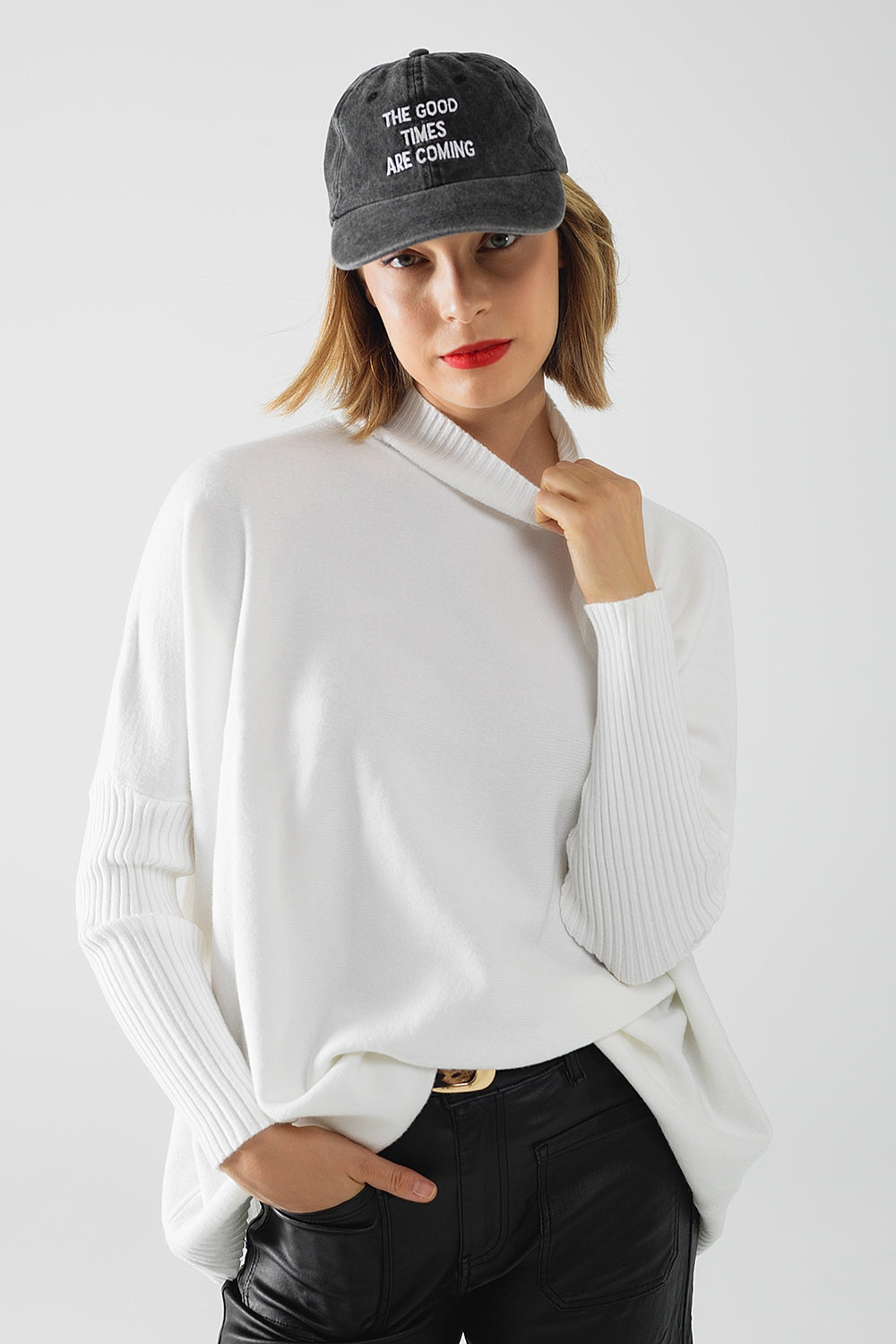oversized soft knitted white sweater with ribbed sleeves Q2 Sweaters BoutiqueLua