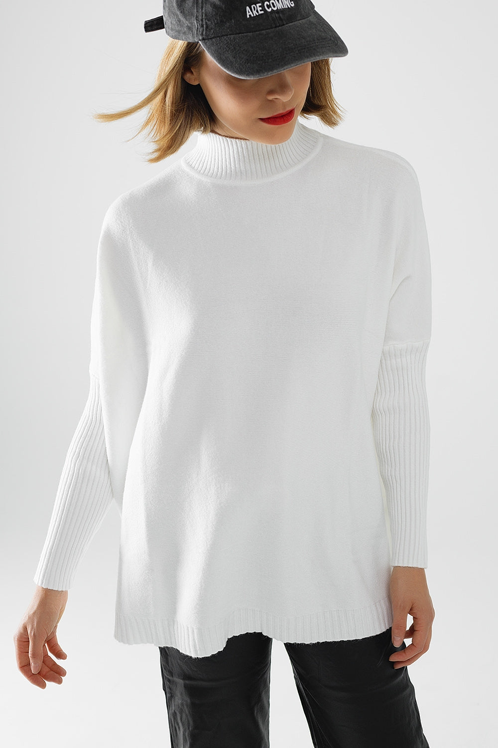 oversized soft knitted white sweater with ribbed sleeves Q2 Sweaters BoutiqueLua