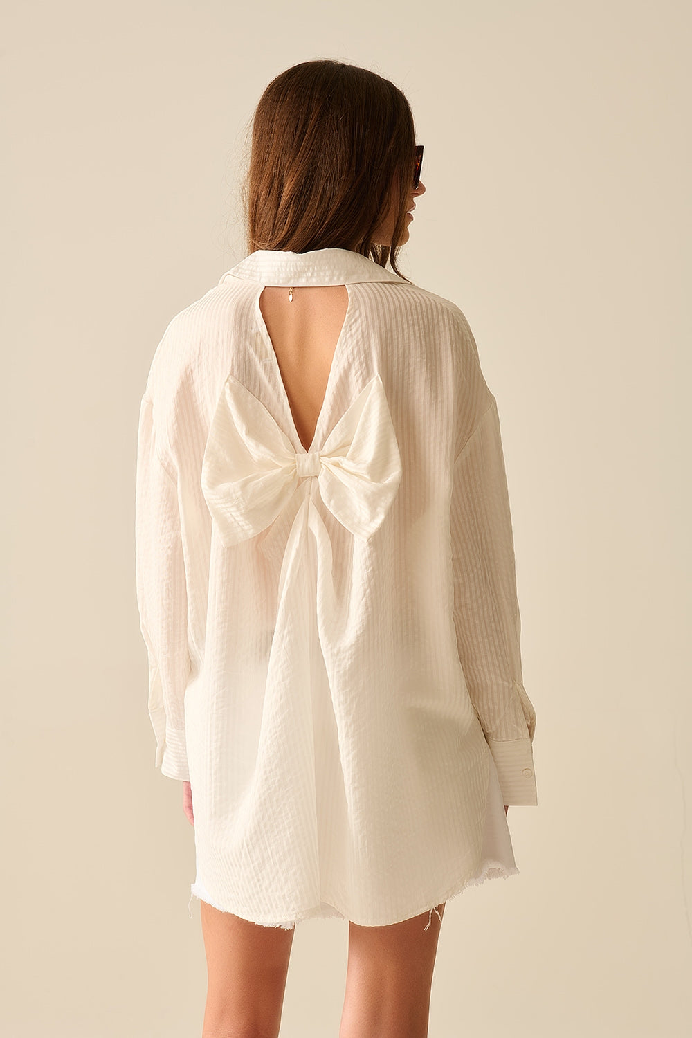 oversized white shirt with bow in the back - Shirts