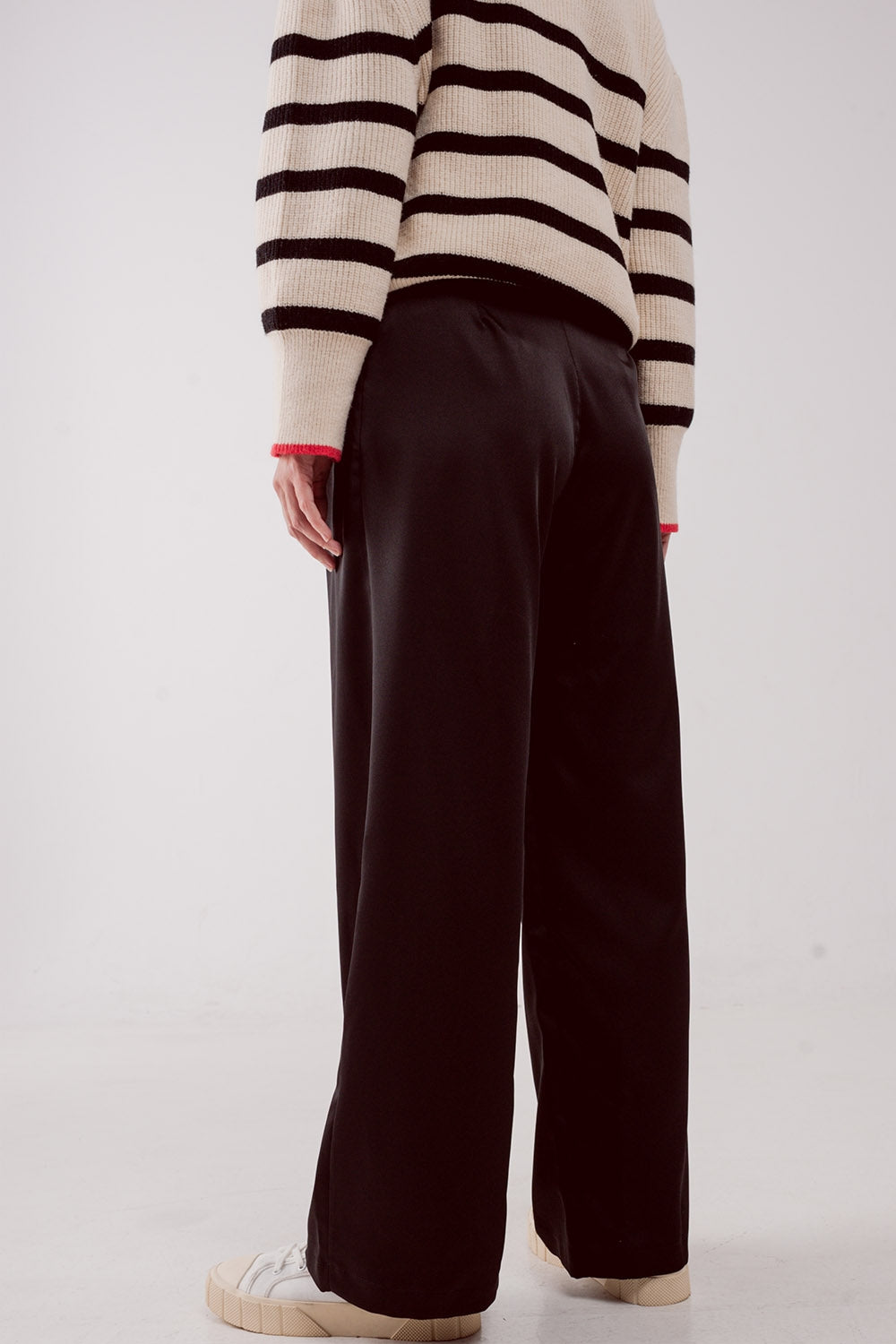 Palazzo pleated pants in black Q2 Pants BoutiqueLua