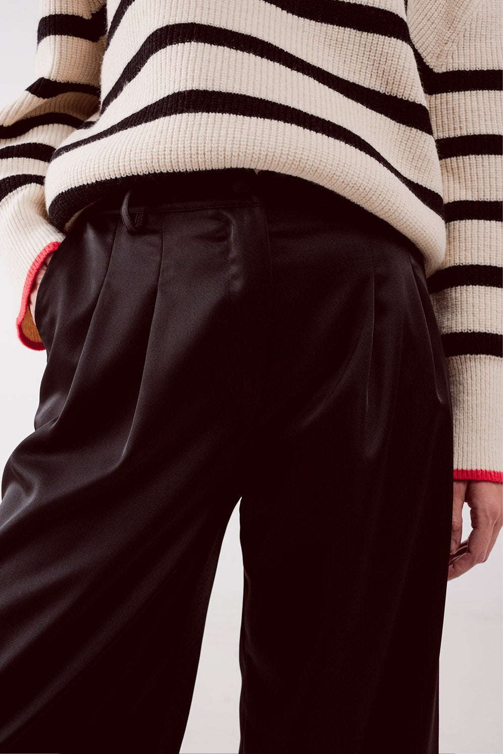 Palazzo pleated pants in black Q2 Pants BoutiqueLua