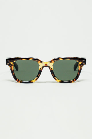 Lunettes de soleil polarisées avec verres foncés et monture en écaille de tortue