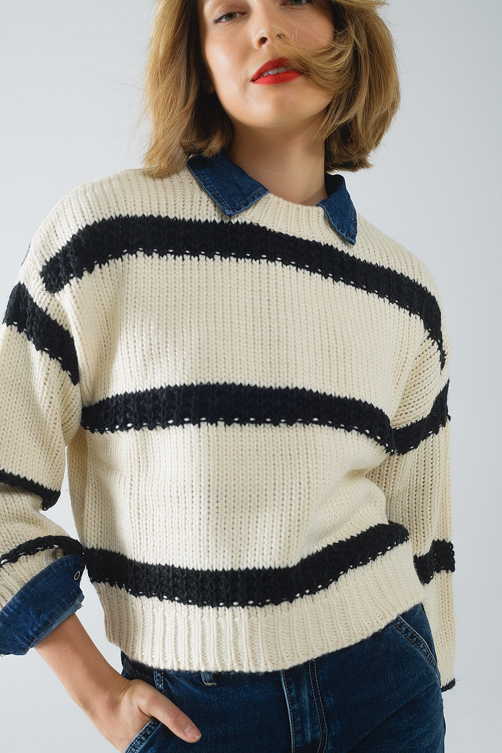 Relaxed beige jumper with black stripes Q2 Sweaters BoutiqueLua