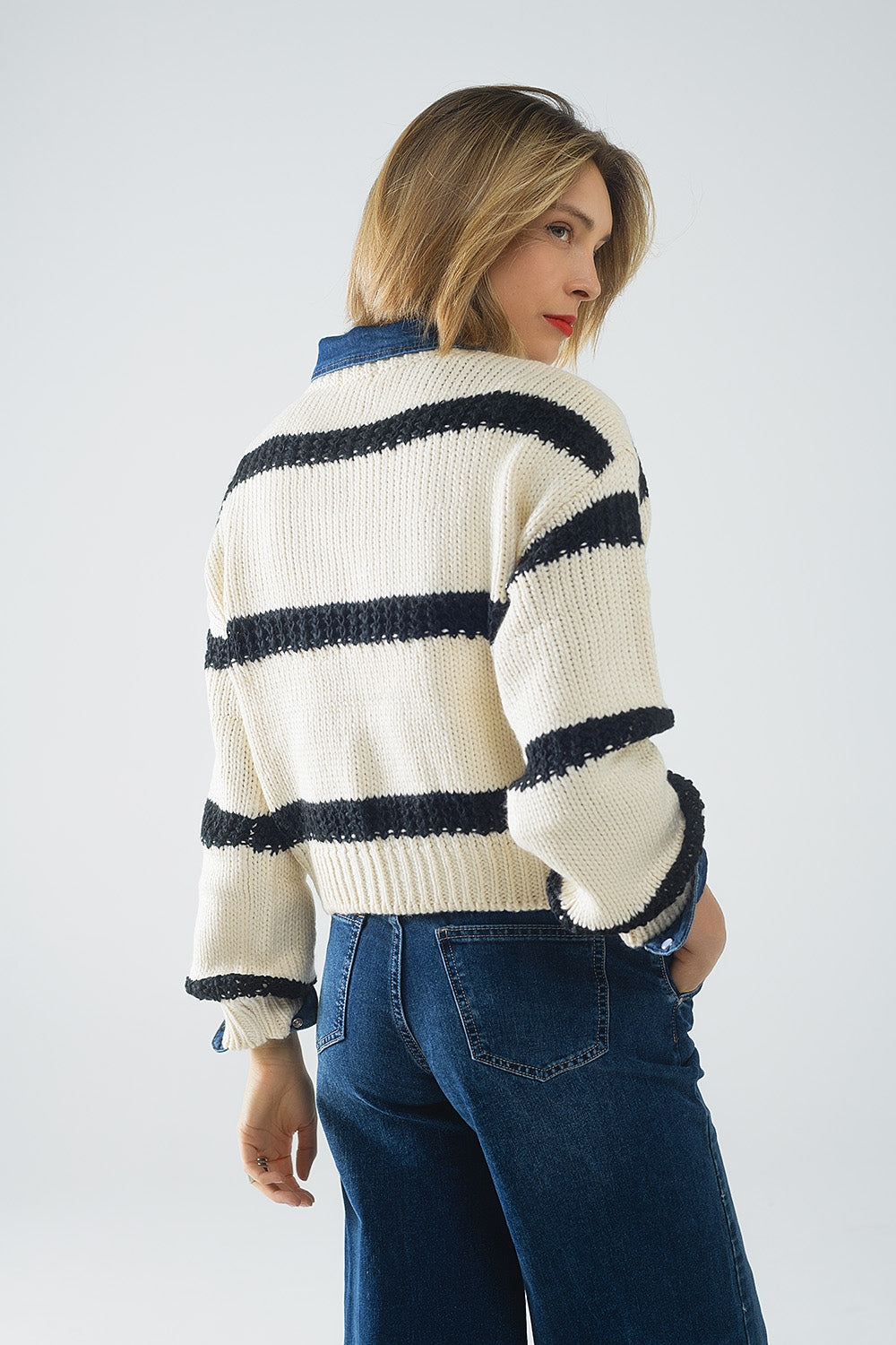 Relaxed beige jumper with black stripes Q2 Sweaters BoutiqueLua
