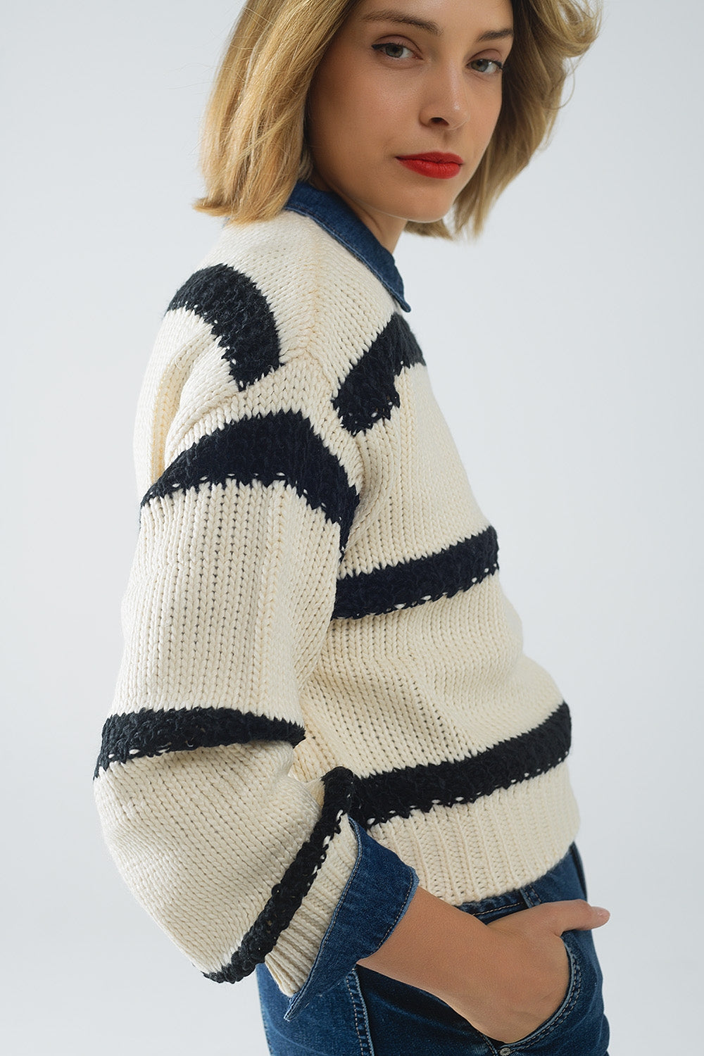 Relaxed beige jumper with black stripes Q2 Sweaters BoutiqueLua
