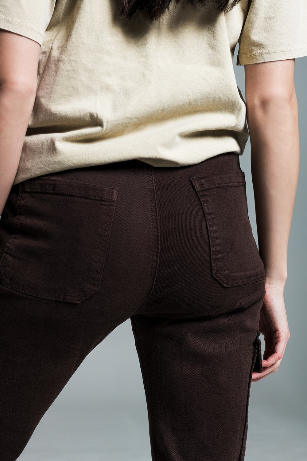 Relaxed cargo pants in dark brown - Jeans