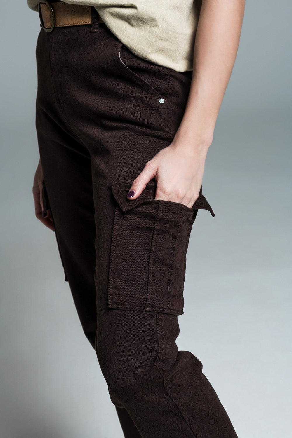 Relaxed cargo pants in dark brown - Jeans