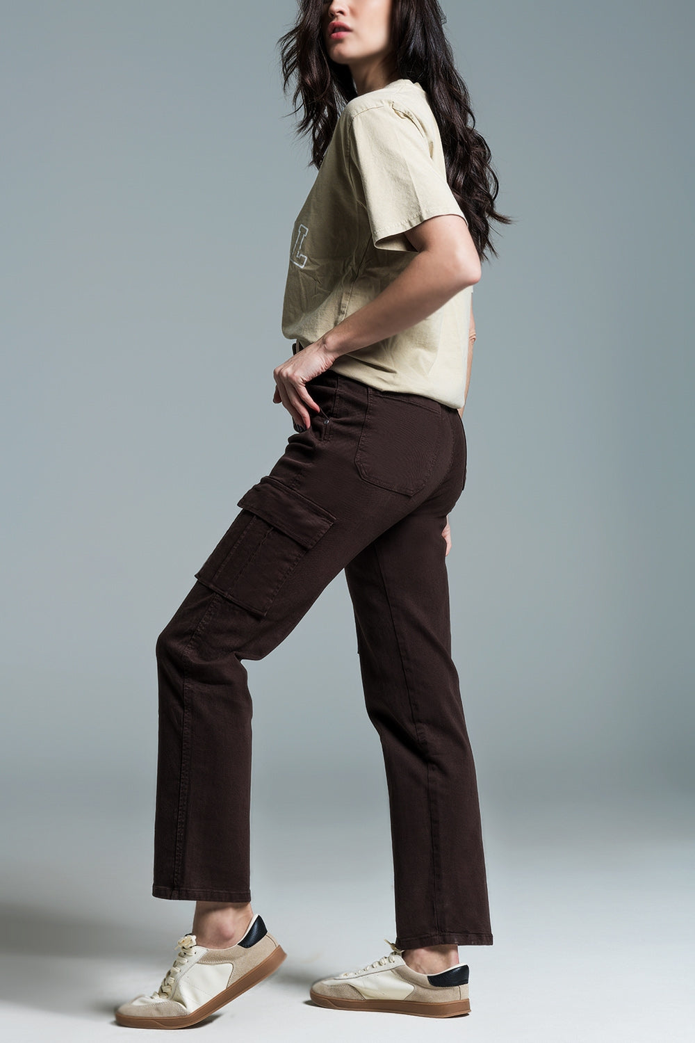 Relaxed cargo pants in dark brown - Jeans
