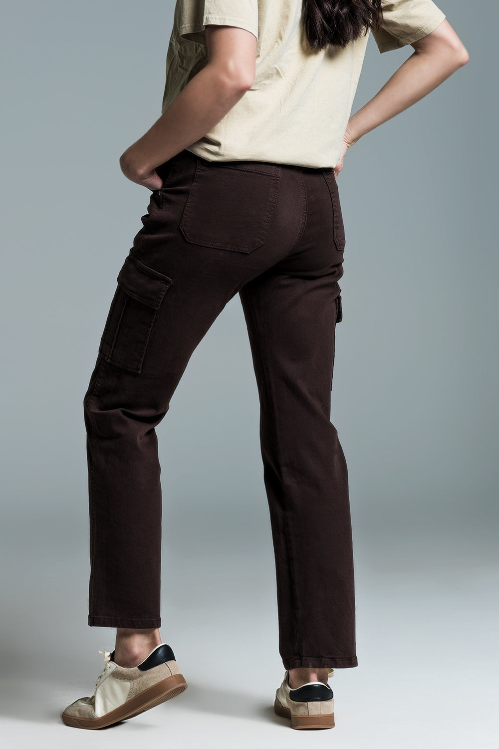 Relaxed cargo pants in dark brown - Jeans