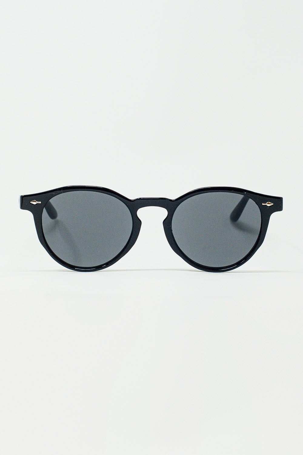 Retro Round Sunglasses With Smoke Black Lens in Black - Sunglasses