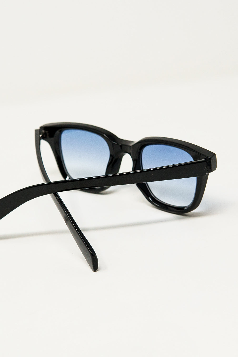 Retro Round Sunglasses With Smoke Blue Lens in Black - Sunglasses