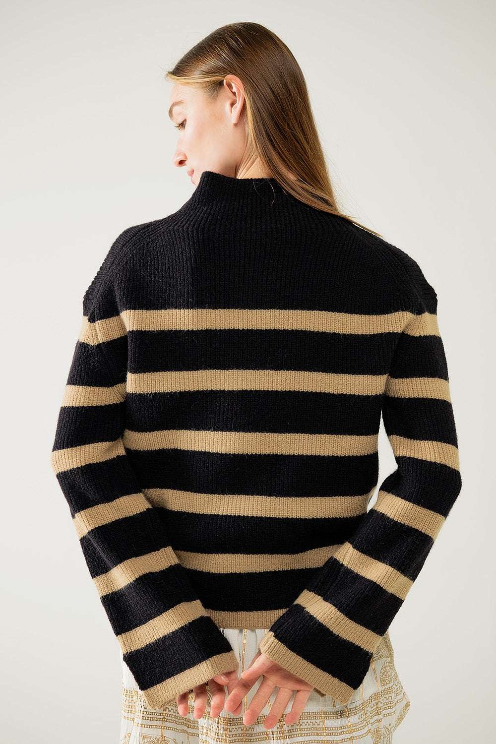 Ribbed knit jersey in black with camel stripes - Jumpers