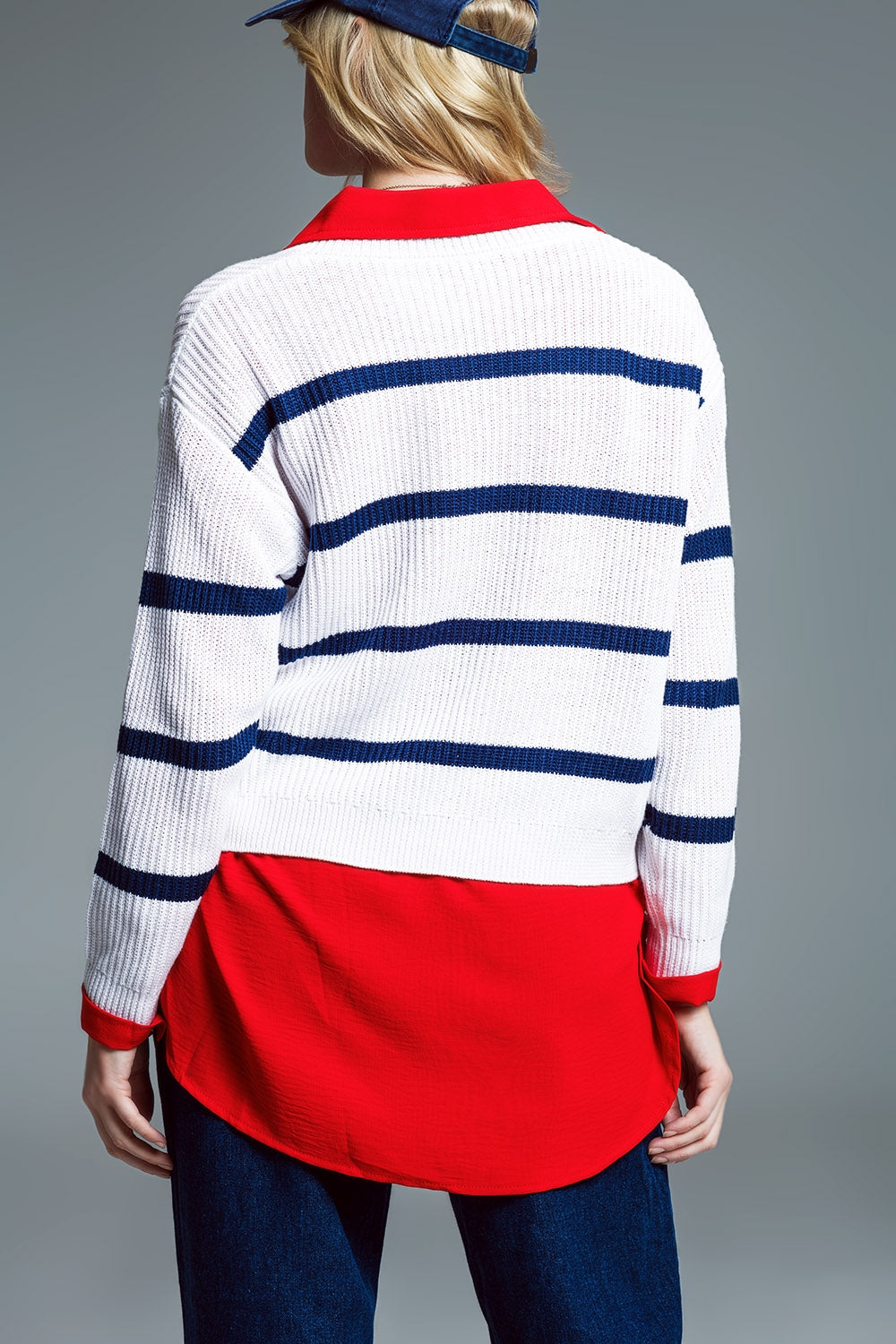 Ribbed White Sweater With Black Stripes and V-Neckline Q2 Sweaters BoutiqueLua