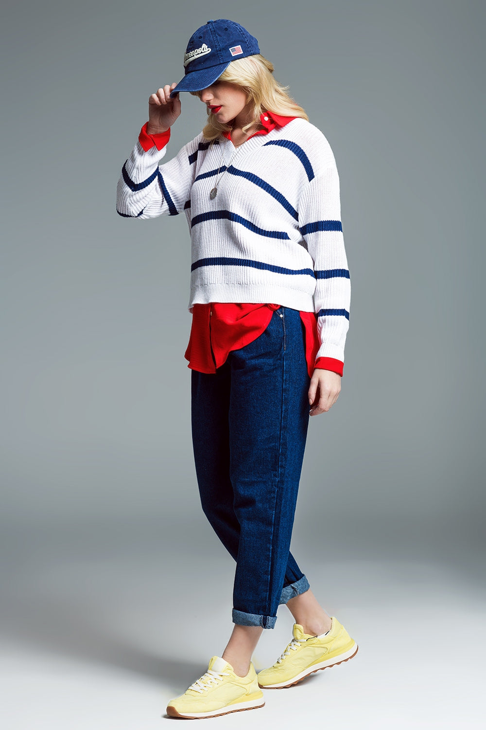 Ribbed White Sweater With Black Stripes and V-Neckline Q2 Sweaters BoutiqueLua