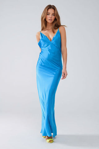 Vestido longo de cetim com alças finas em azul