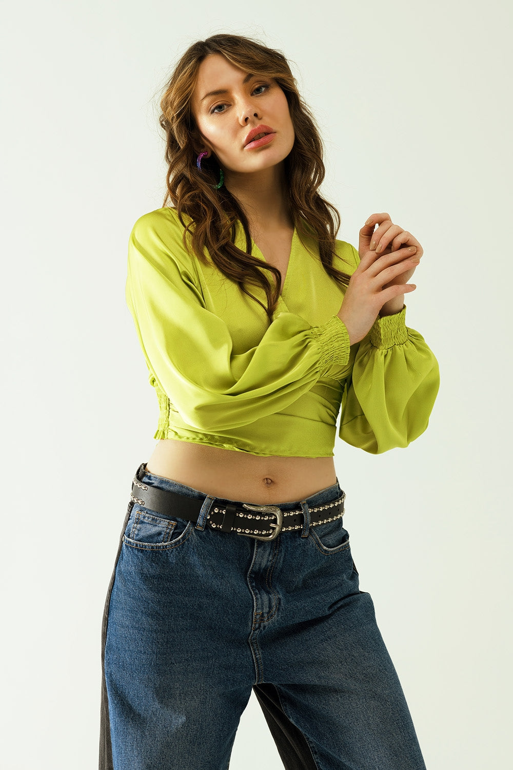Short green crop top with long and wide sleeves - Tops
