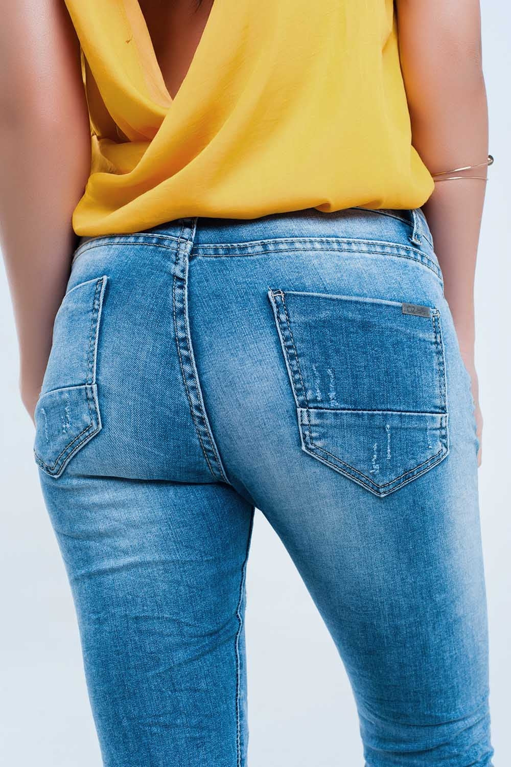 Skinny jeans in mid wash with knee rips Q2 Jeans BoutiqueLua