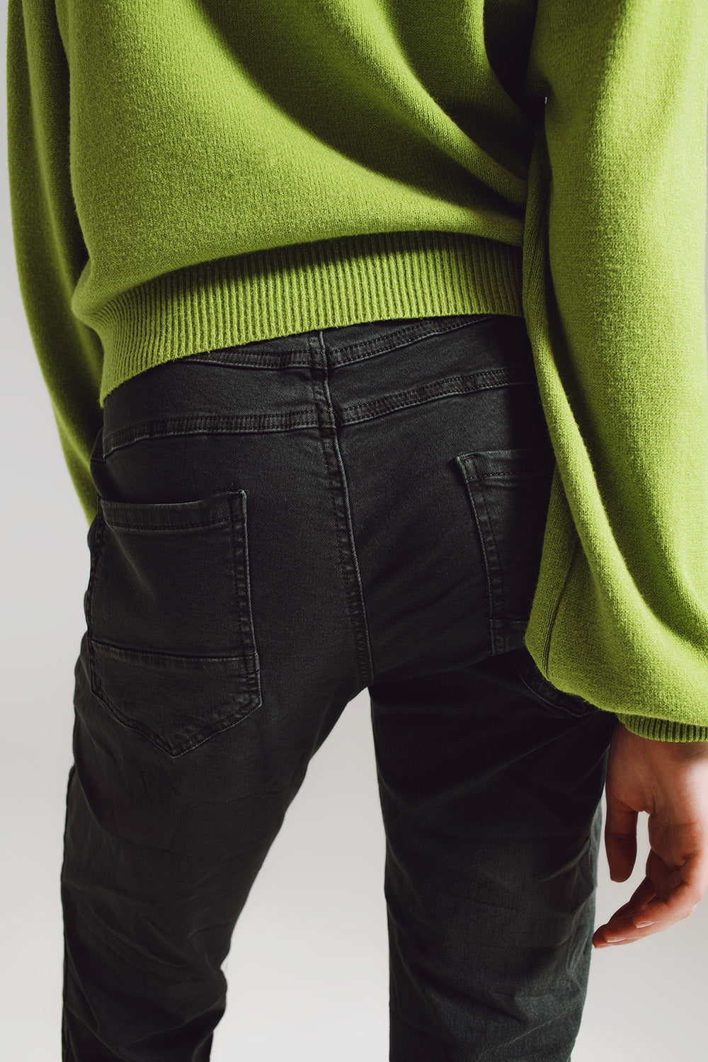 Skinny jeans with visible buttons in military green Q2 Jeans BoutiqueLua