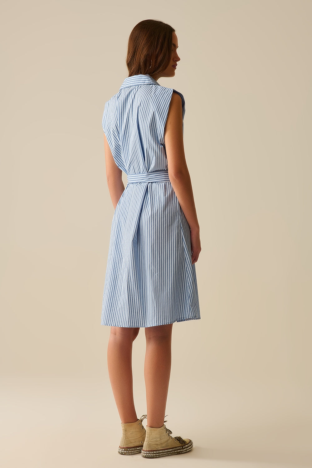 Sleeveless Shirt Dress With Belt And Embroidered Pocket - Dresses