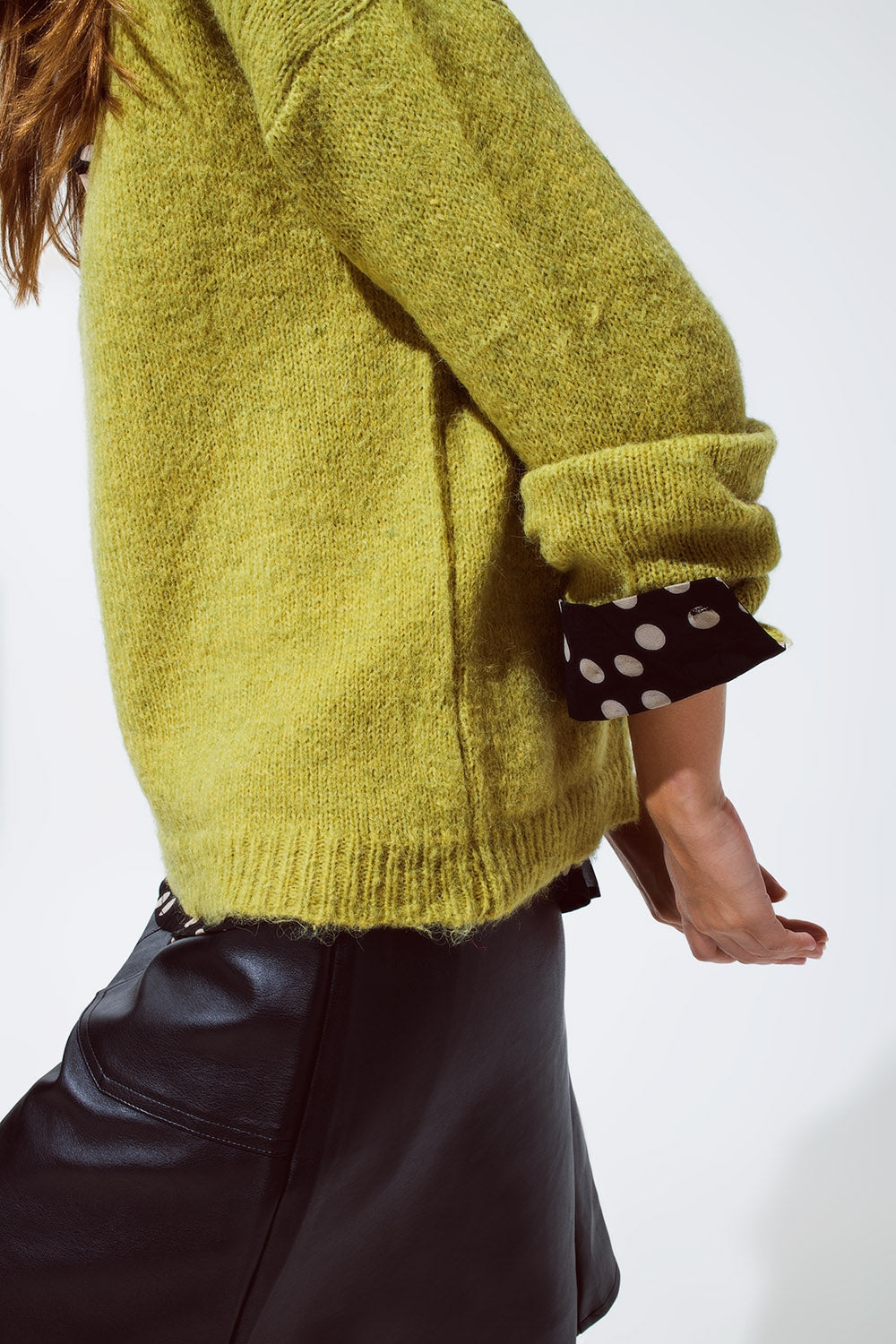 Soft green jumper with V Neck Q2 Sweaters BoutiqueLua