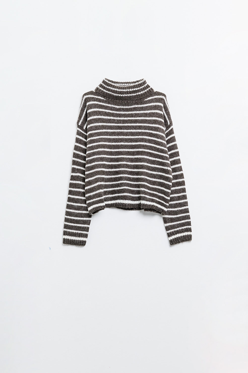 pull à col roulé rayé en tricot doux en marron