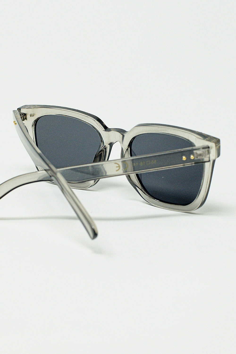 square bevel frame sunglasses in grey - Sunglasses