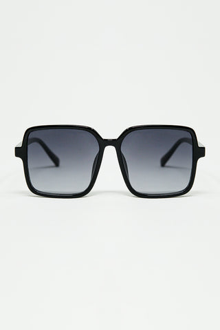 Square sunglasses with high gloss frame in black