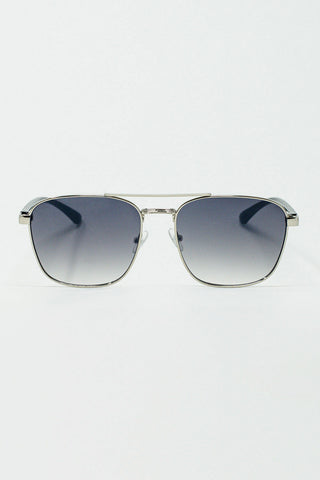 Lunettes de soleil carrées en métal avec verres gris fumés