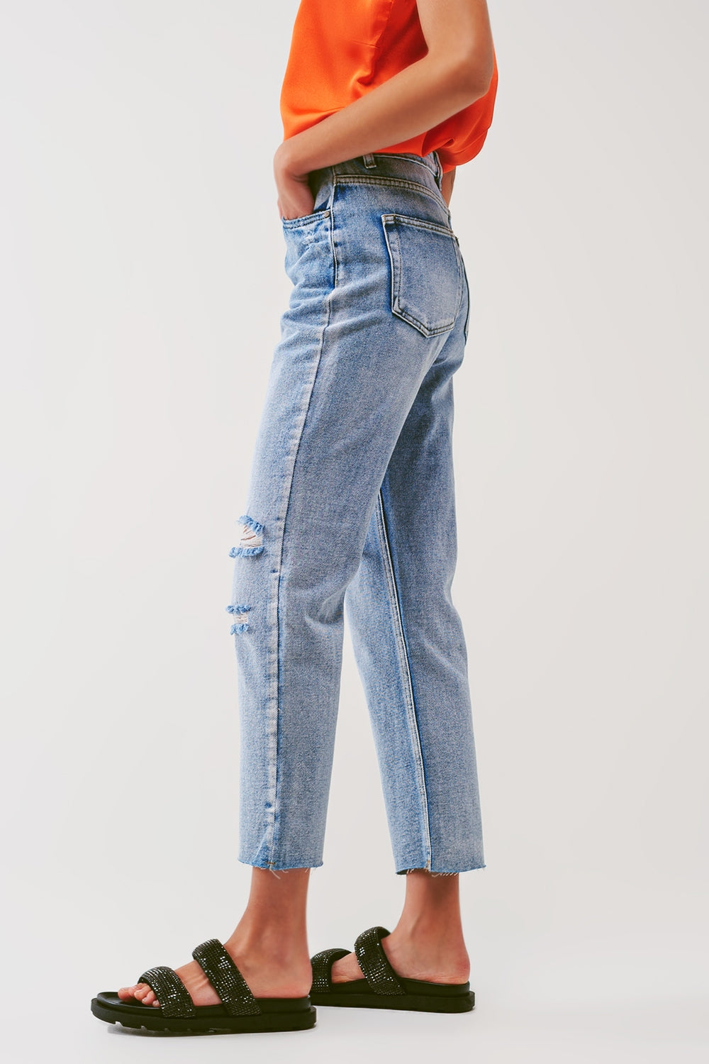 Sraight-leg jeans with exposed buttons and ripped knees in light wash - Jeans