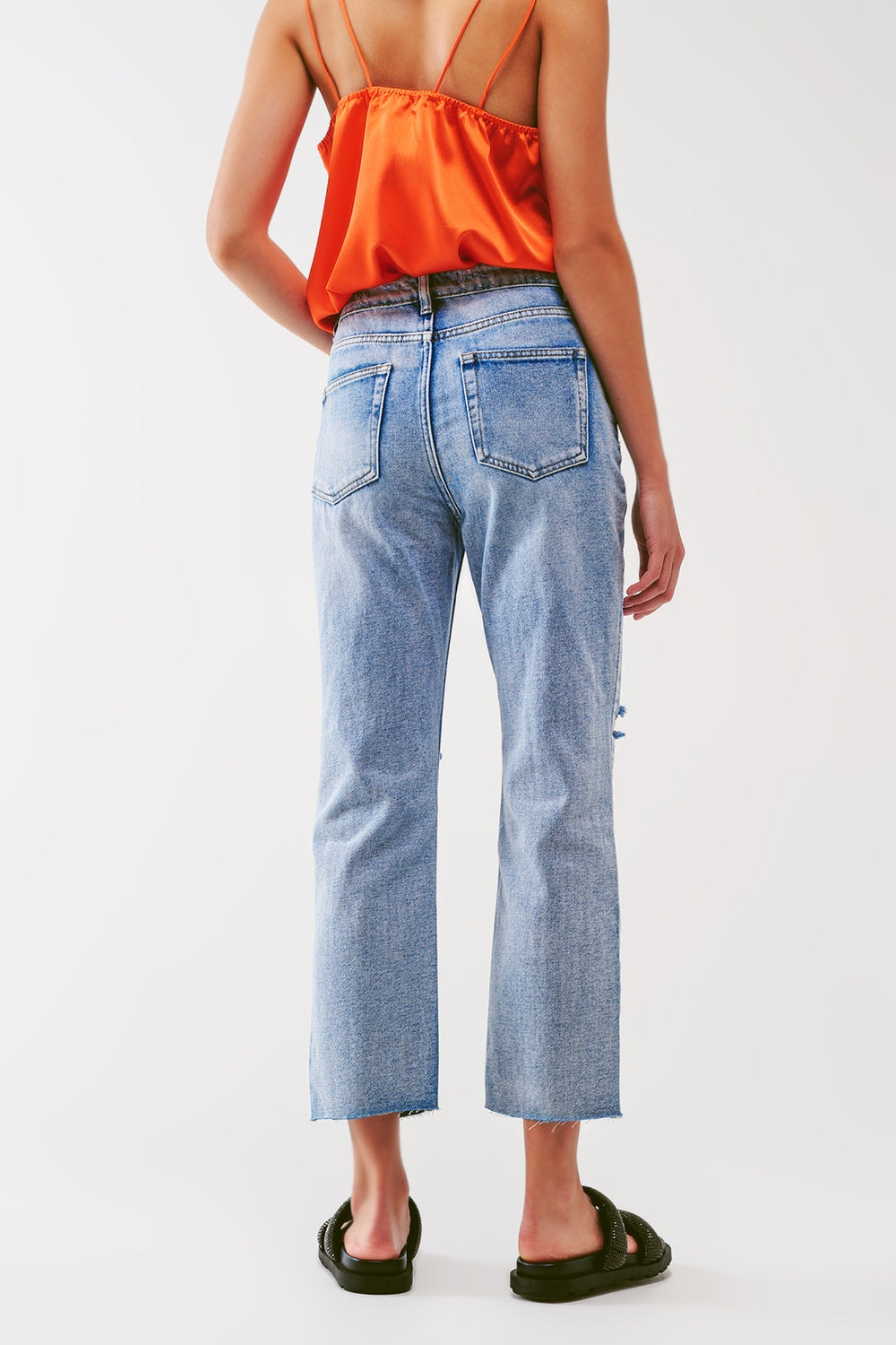 Sraight-leg jeans with exposed buttons and ripped knees in light wash - Jeans