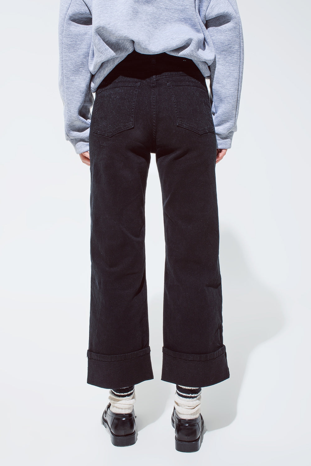 Straight leg jeans in black with folded trouser legs - Jeans