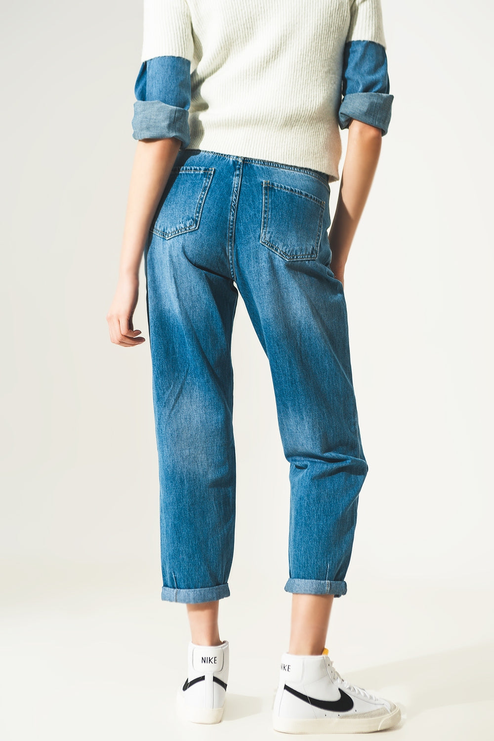 Straight leg jeans with darts at the waist in medium blue Q2 Jeans BoutiqueLua