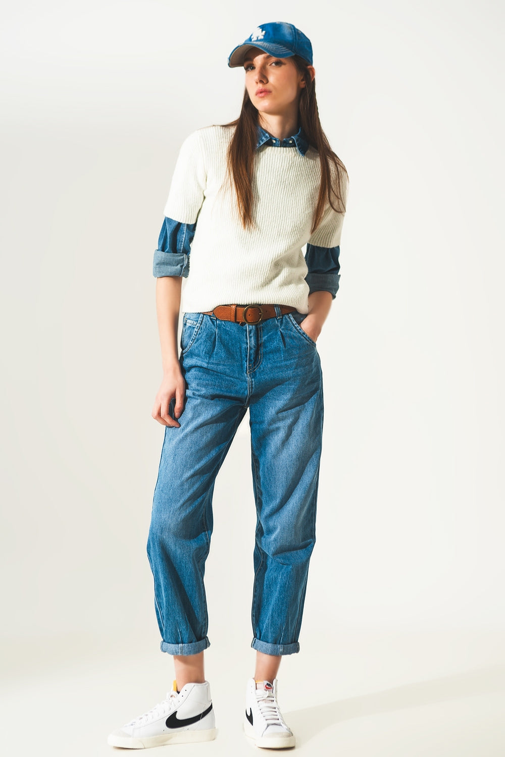 Straight leg jeans with darts at the waist in medium blue Q2 Jeans BoutiqueLua