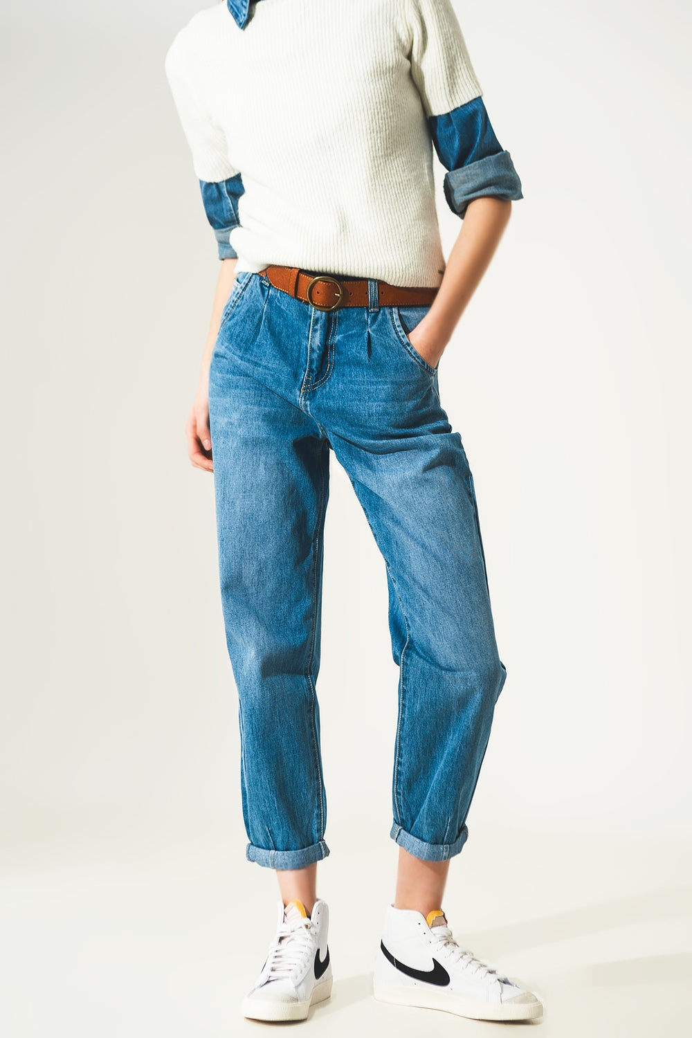 Straight leg jeans with darts at the waist in medium blue Q2 Jeans BoutiqueLua
