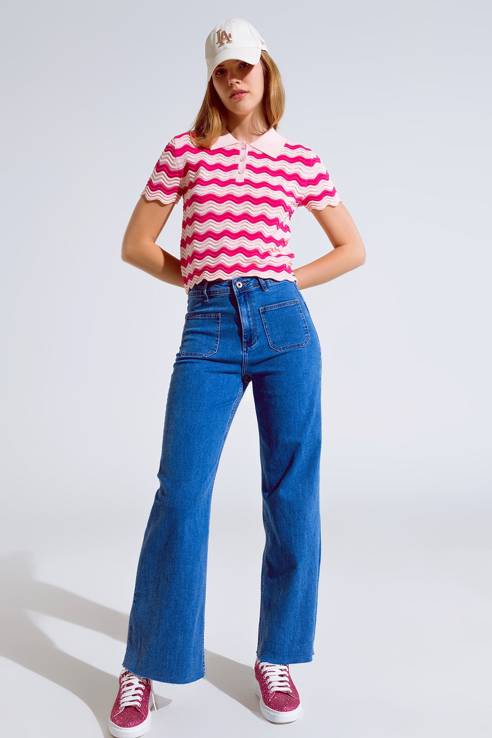 Straight Leg Jeans With Front Pockets Detail in Mid Wash - Jeans