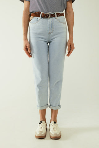 Straight light blue jean with hem and five pockets