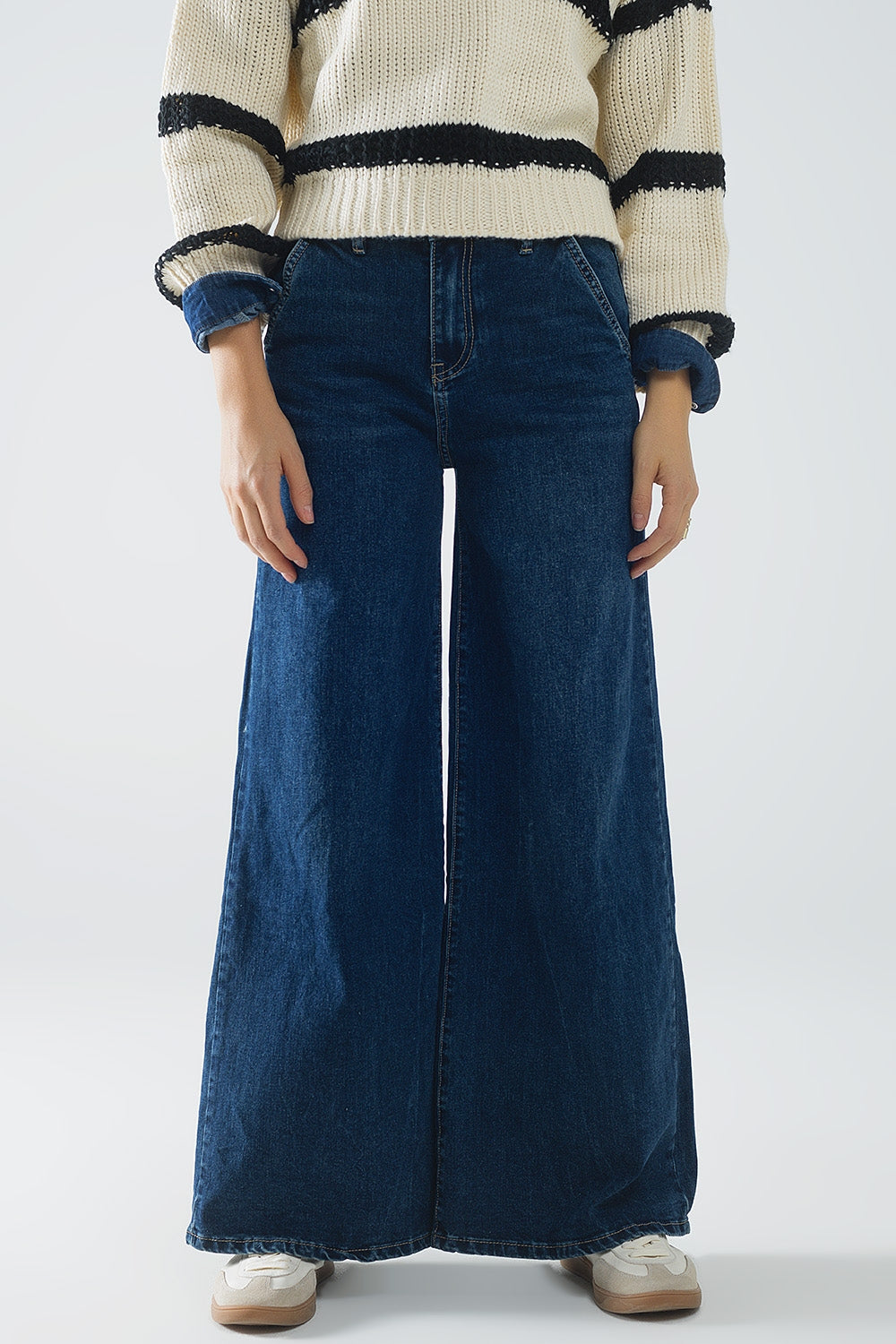 Super wide leg jeans in mid-wash - Jeans