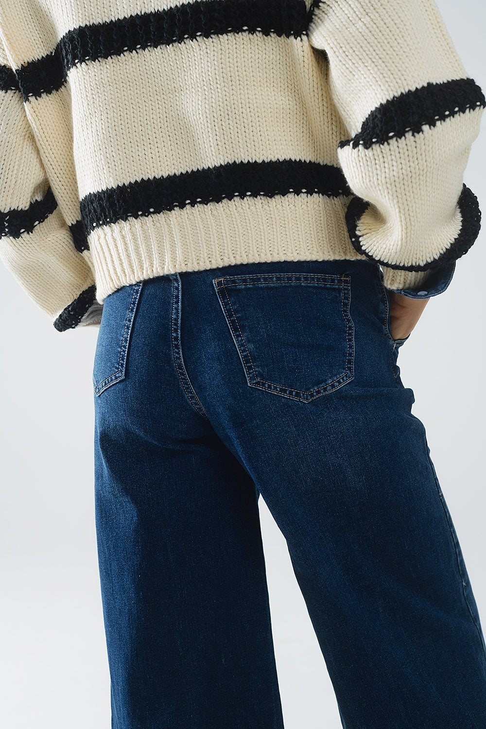Super wide leg jeans in mid-wash - Jeans