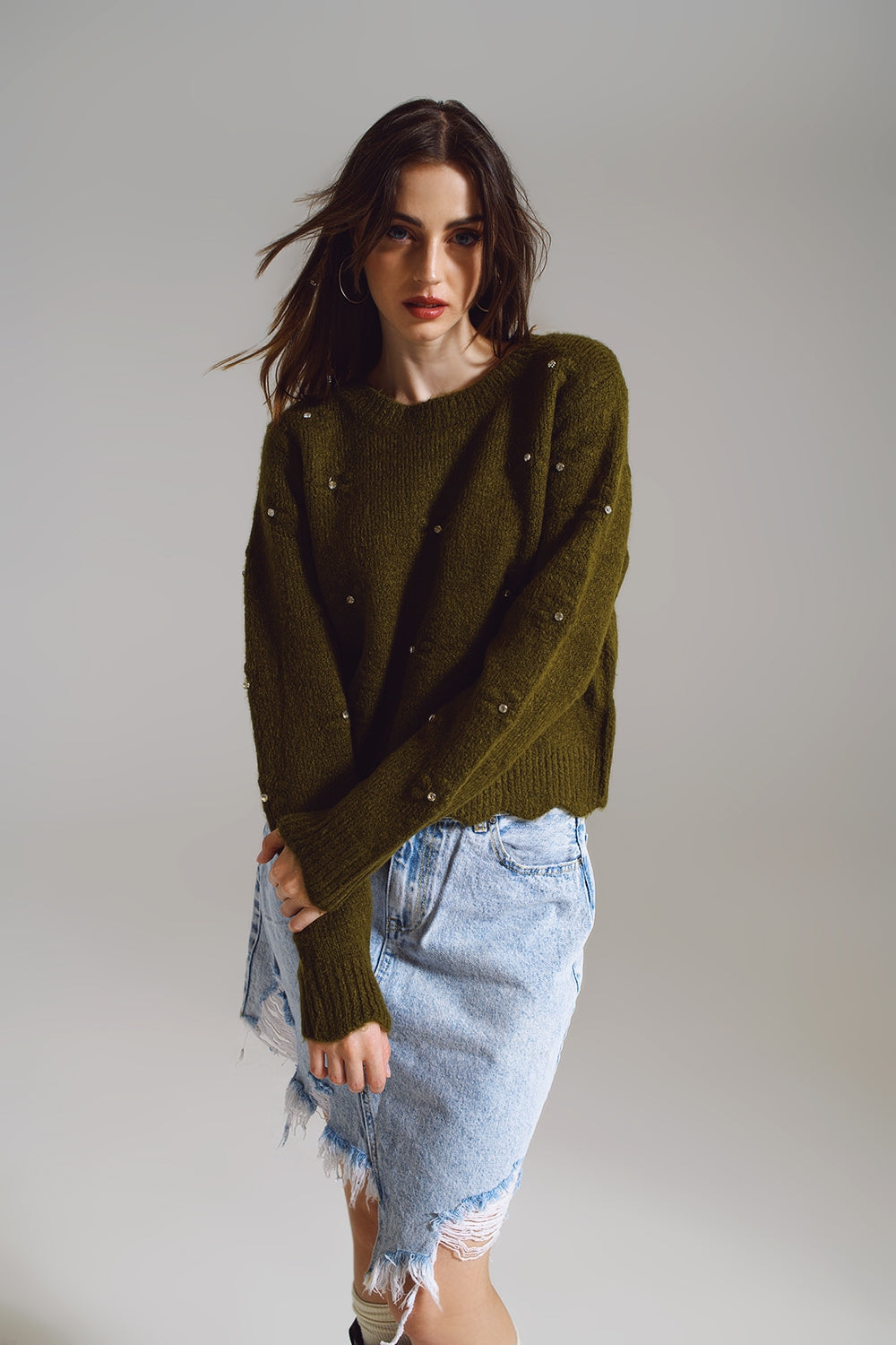 Sweater with Knitted Flowers and strass embellished in khaki Q2 Sweaters BoutiqueLua