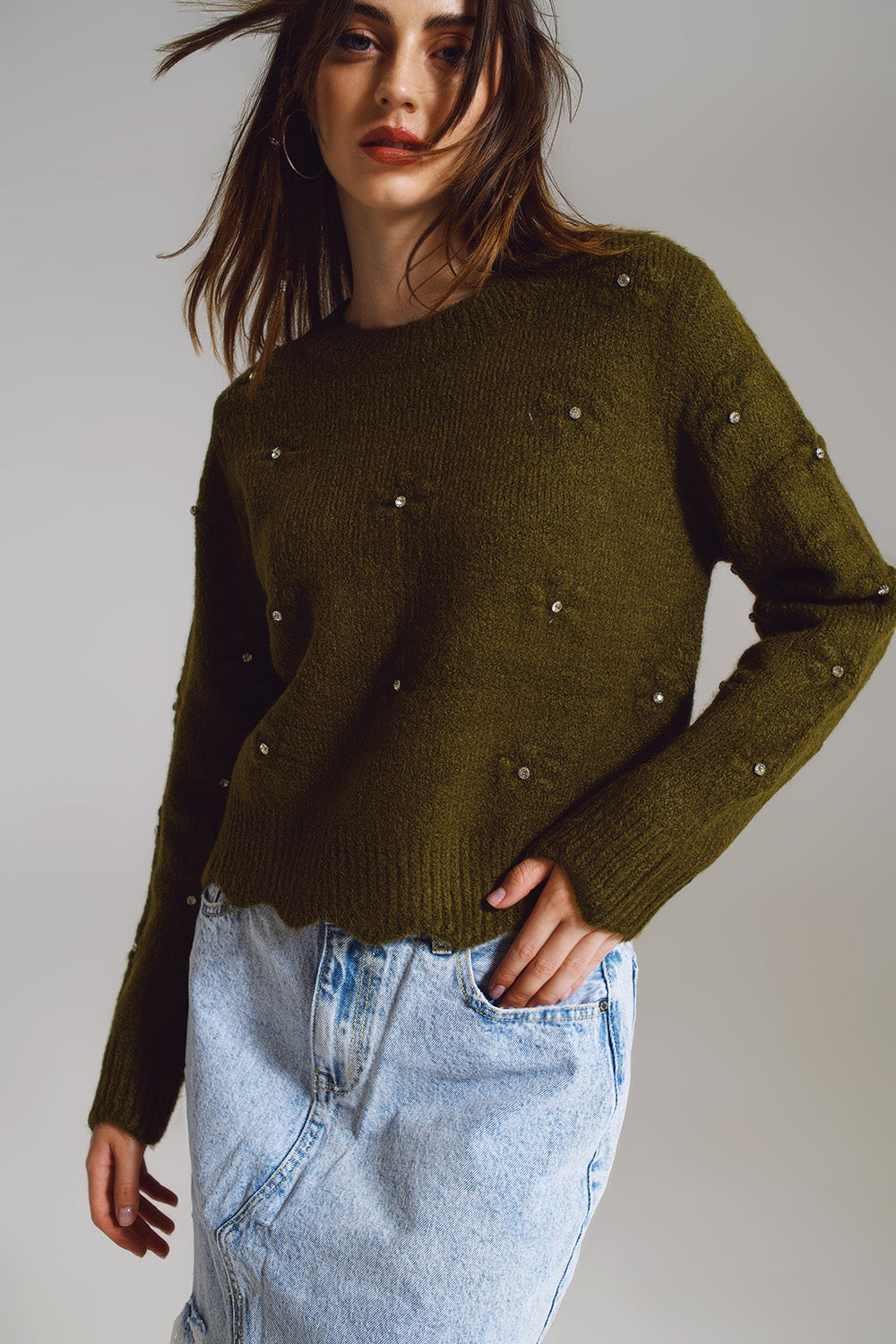 Sweater with Knitted Flowers and strass embellished in khaki Q2 Sweaters BoutiqueLua