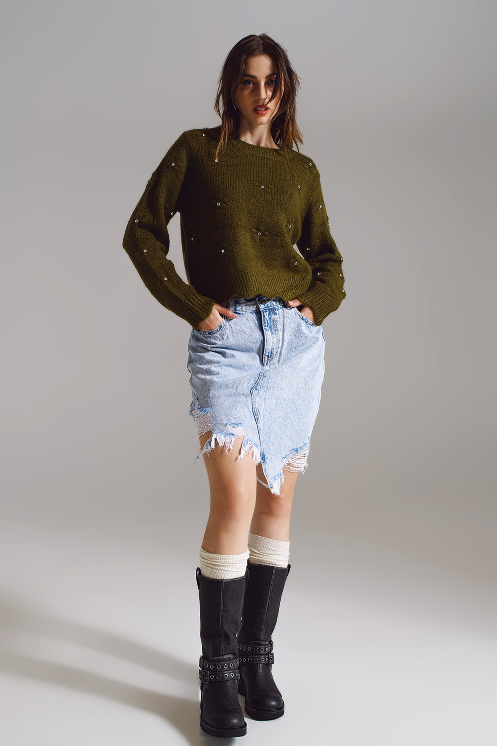 Sweater with Knitted Flowers and strass embellished in khaki Q2 Sweaters BoutiqueLua